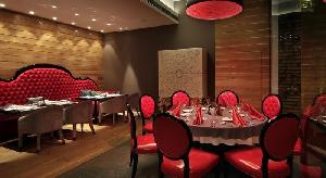 Red Canape
