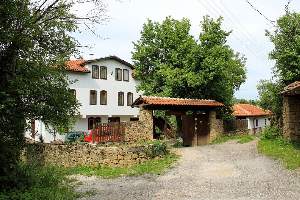 Данината къща, Боженци